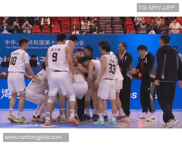 CBA精彩对决广州队与山东队的巅峰对抗精彩集锦回顾 CBA精彩对决广州队与山东队的巅峰对抗精彩集锦回顾